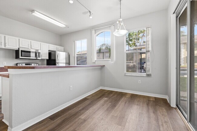 Dining area - 5009 Sunridge Palms Dr