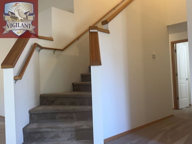 Building Photo - 1614 N Falcon Dr