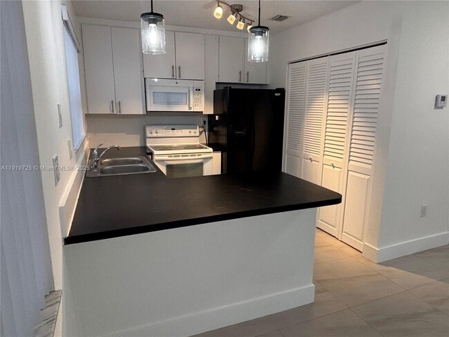 Building Photo - 3616 SW 17th St