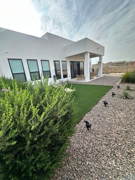 Building Photo - 1801 Bridle