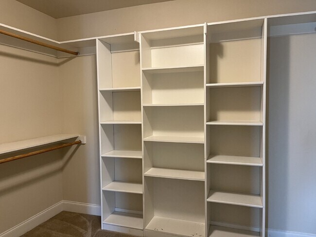 Building Photo - 834 Solomon Dr