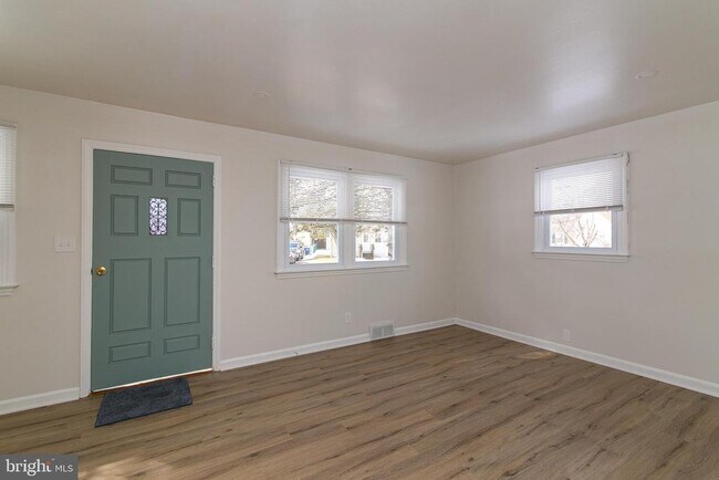Building Photo - 1001 Armistice Dr