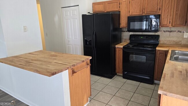 Building Photo - 209 Hillcrest Dr