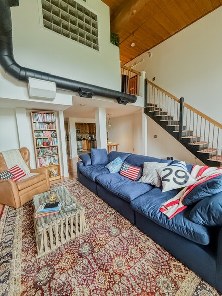 Building Photo - 494 Woonasquatucket Ave