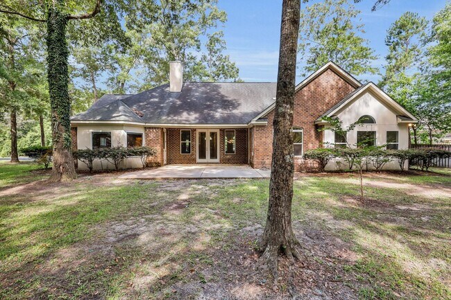 Building Photo - AVAILABLE LATE JULY 2025 (PET FRIENDLY)
