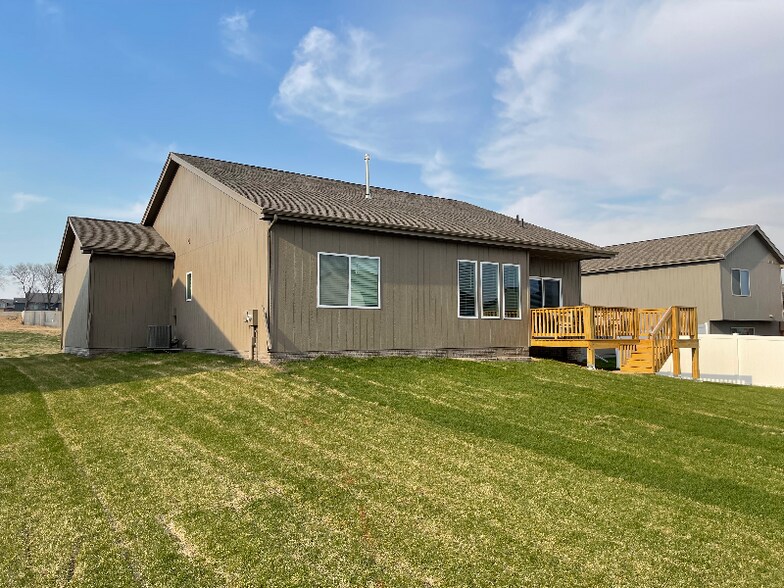 Building Photo - 1909 Hummingbird Dr