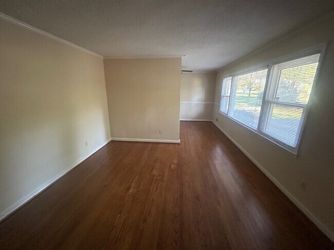 Building Photo - 1427 Woodlawn Ave