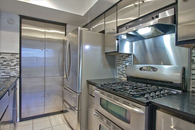 Building Photo - 6489 Hart Ln
