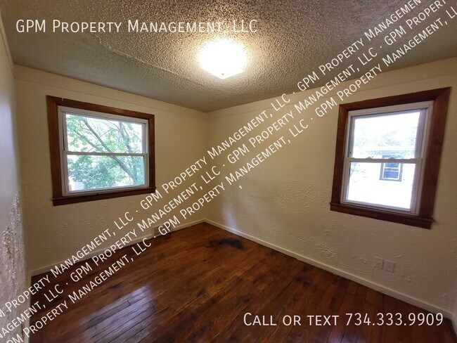 Building Photo - 2308 Deerfield Ct