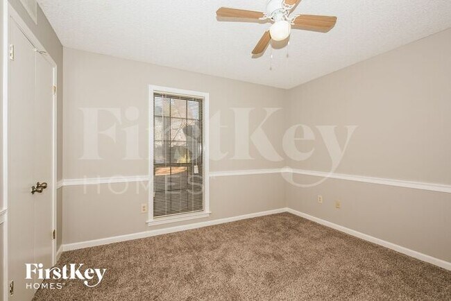 Building Photo - 6160 Blue Willow Rd