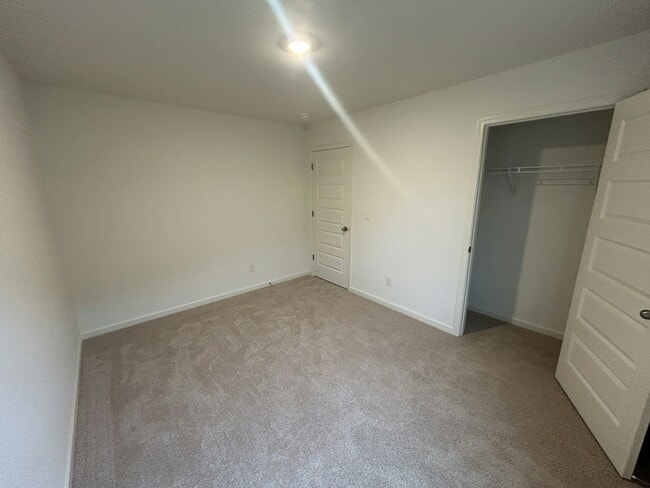 Building Photo - 309 Oakmont Cir