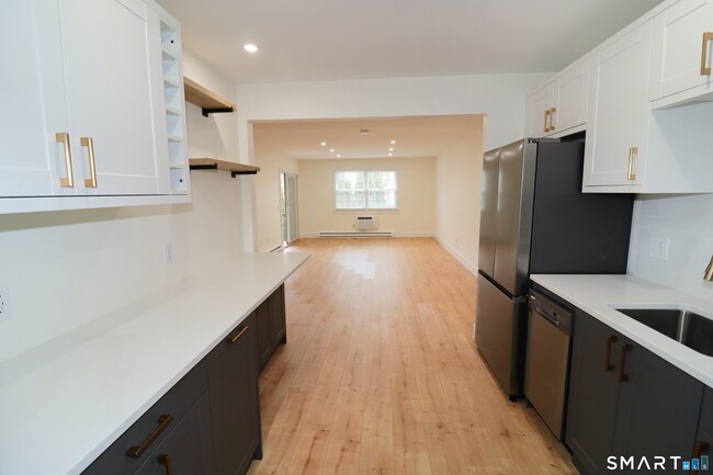 Building Photo - 185 Melba St