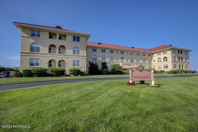 Building Photo - 1 Roseld Ave