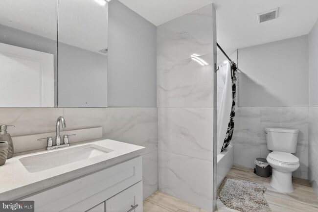 Building Photo - 523 N 11th St