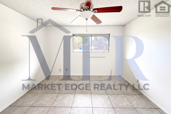 Building Photo - 3Bed/2Bath Apartment at 48th St/Thomas! Move-In Ready on 05/14/2026!--FENCED-IN YARD! NO HOA!