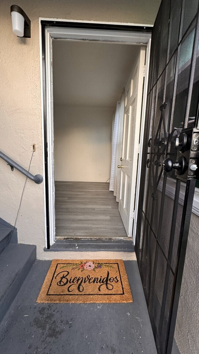 Building Photo - 1248 E 15th St