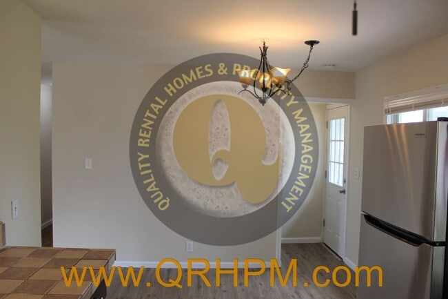Building Photo - Available Now-- 3 Bedroom, 1 Bathroom Home...