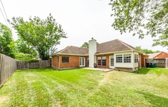Building Photo - 1207 Boulderwoods Dr