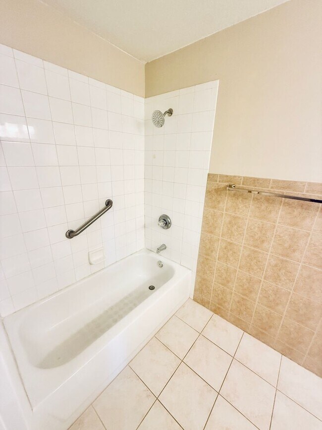 Building Photo - For Rent: Spacious 3-Bedroom, 2-Bath Second-Floor Condo with Balcony & Community Amenities