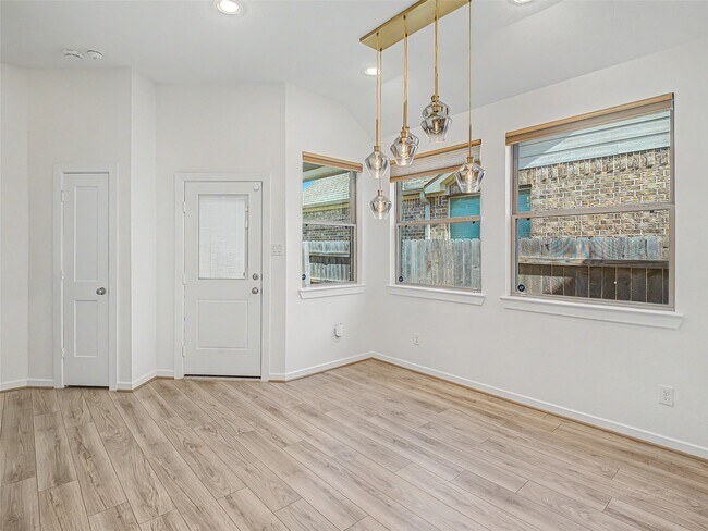Building Photo - 6019 Dovetail Cliff Ct