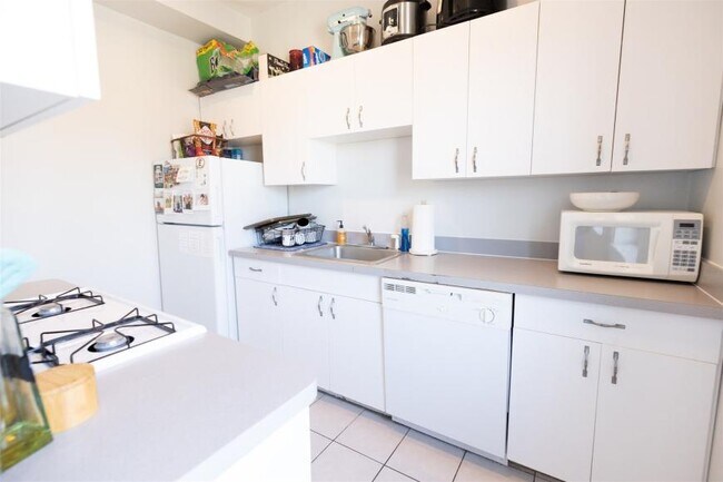 Building Photo - 2 bedroom in Boston MA 02118
