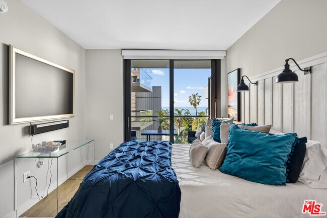 Building Photo - 1755 Ocean Ave