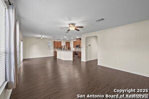 Building Photo - 220 Hinge Creek