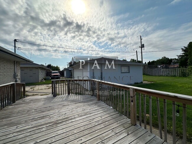 Building Photo - 2517 W Halsey Ave