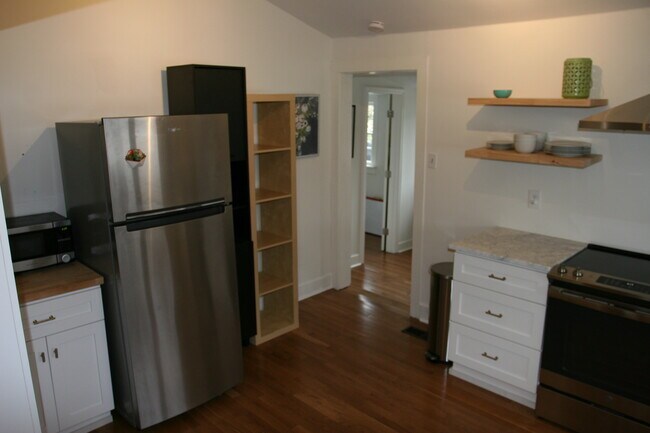 Building Photo - 705 Stevens Ave NE