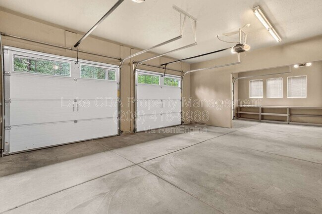 Building Photo - 8668 N Stable Trace Ct