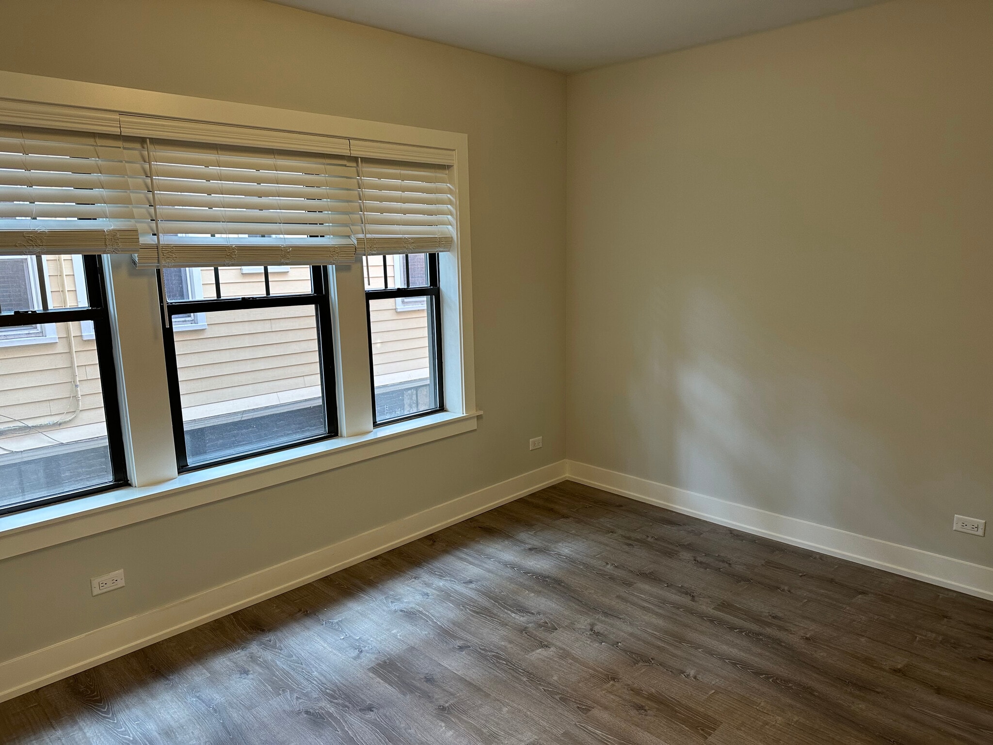 Building Photo - 1143 Maple
