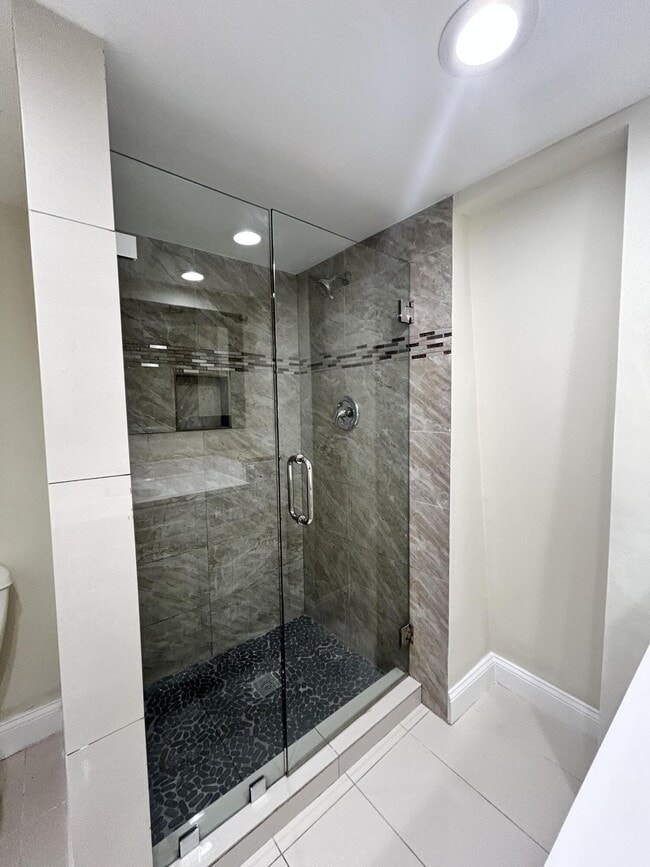 Building Photo - 705 7th Ct