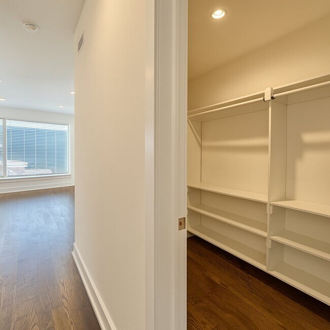 Building Photo - 1022 S 2nd St