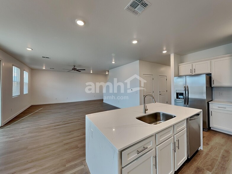Building Photo - 9629 E Friedel Dr