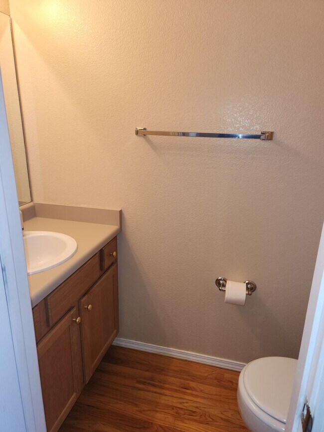 Building Photo - 2-Bedroom Briargate Townhouse