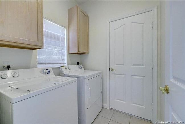 Building Photo - 4574 NW Red Maple Dr