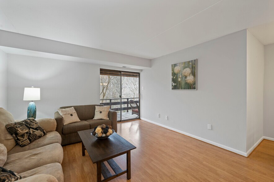 Building Photo - 253 Shawmont Ave