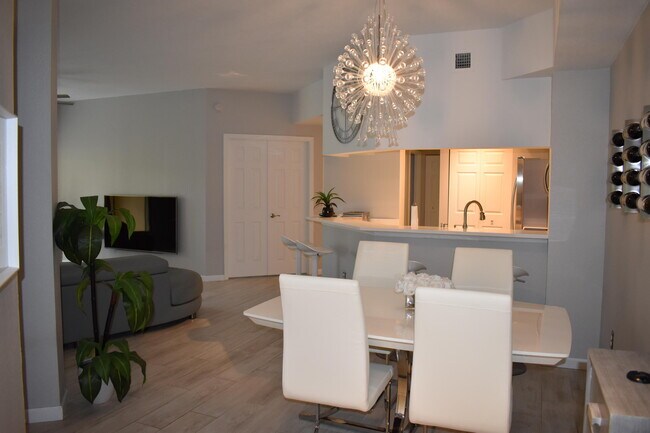 Building Photo - 3020 Alcazar Pl