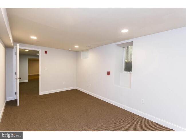 Building Photo - 931 N 19th St