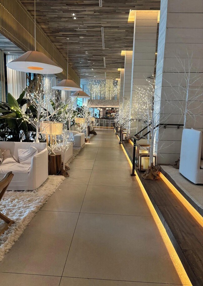Building Photo - 2301 Collins Ave