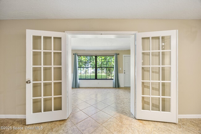 Building Photo - 194 Queens Ct