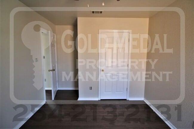 Building Photo - 3401 Barcelona Dr