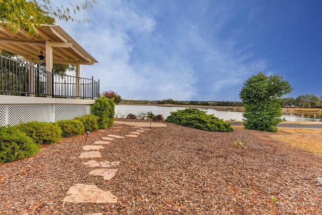 Building Photo - 6533 Chesbro Cir