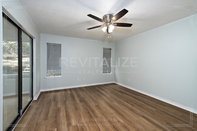 Building Photo - Beautifully Updated 3-Bedroom Home with Granite Kitchen & Sunroom Retreat!