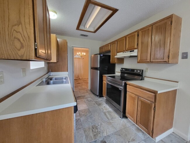 Building Photo - 1202 Shiloh Dr