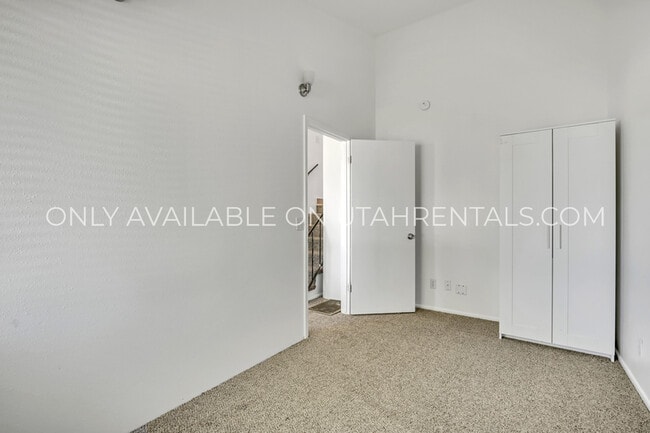 Building Photo - 955 S 100 W