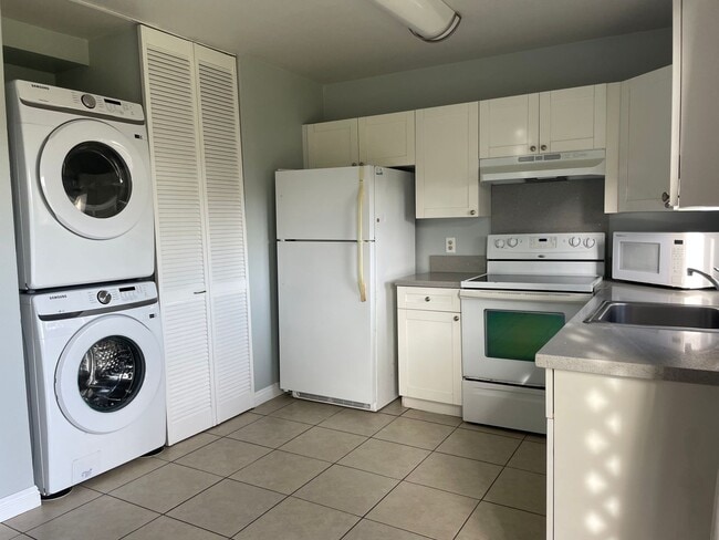 Building Photo - Kulalani Village - Right Next to Kapolei E...