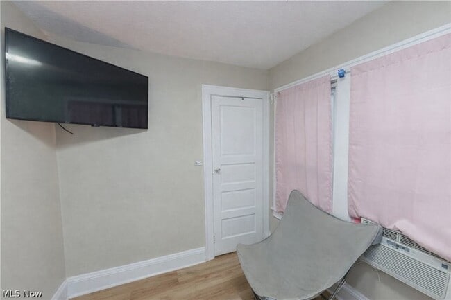 Building Photo - 1446 Hopkins Ave