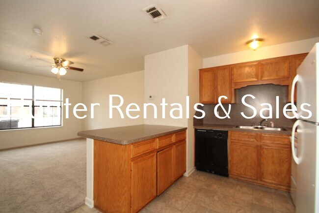 Building Photo - Spacious Two-Bedroom!