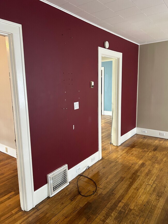Building Photo - 1610 Pettibone Ave